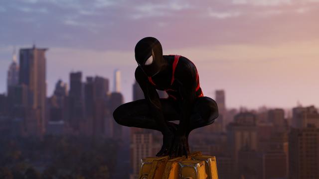 Black or White Secret War Suit for Marvel's Spider-Man Remastered